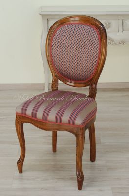 Sedia classica artigianale in legno massello di noce con seduta e schienale tappezzati